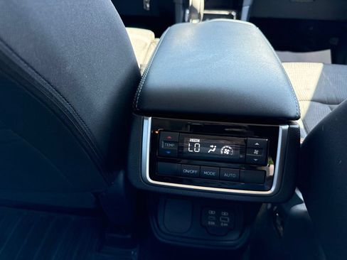 Used 2023 Subaru Ascent Premium AWD/4WD image 19
