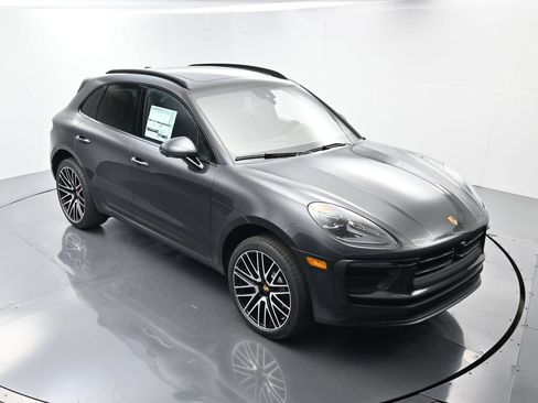 Certified 2026 Porsche Macan AWD/4WD image 33