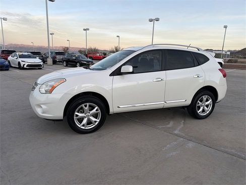 Used 2011 Nissan Rogue SV w/ Premium Pkg image 8