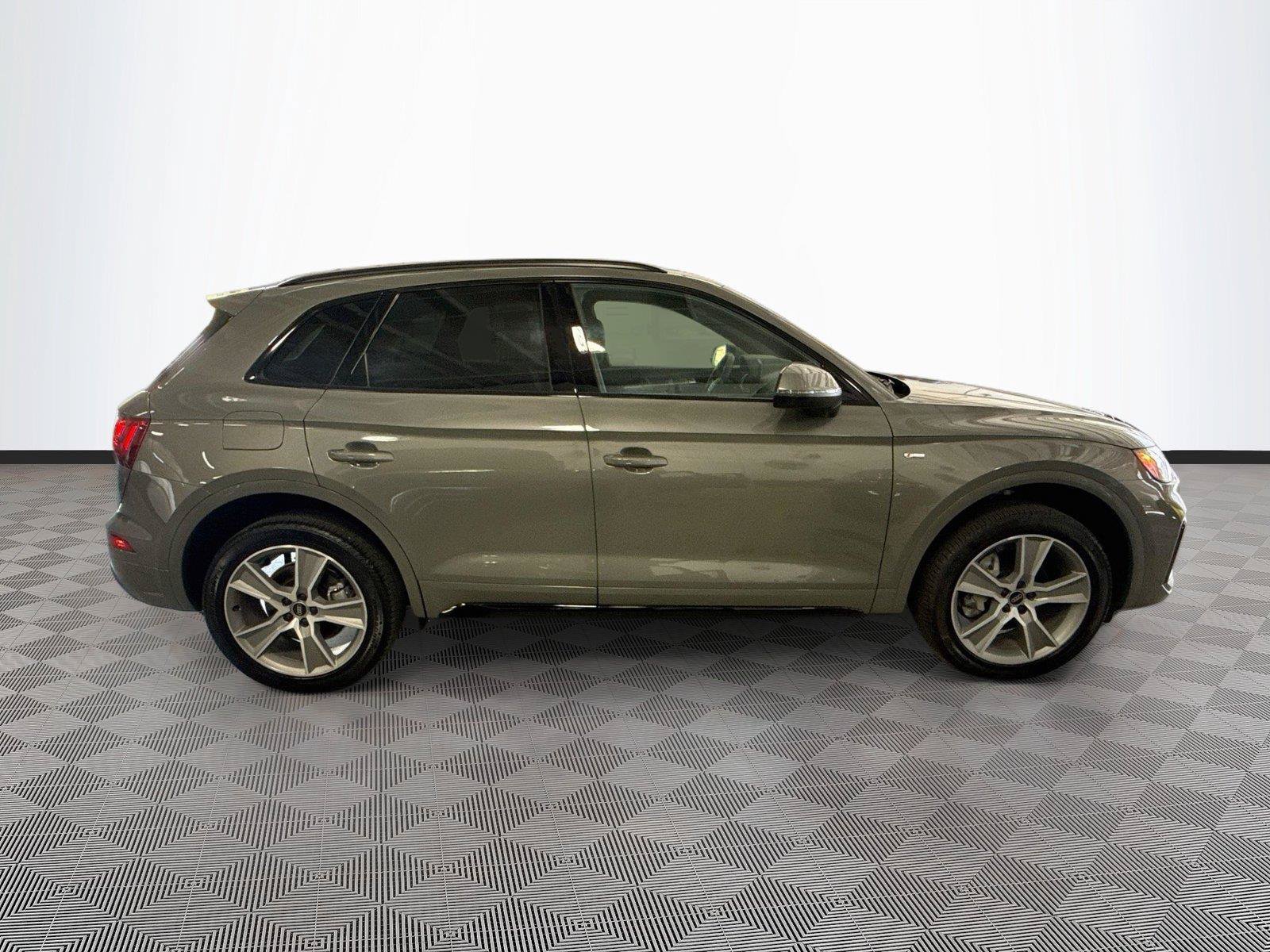 Certified 2025 Audi Q5 2.0T Premium AWD/4WD image 8