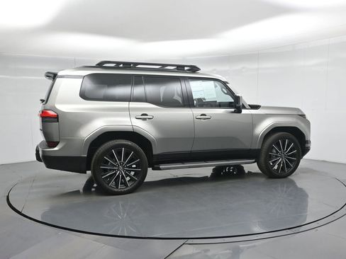 Used 2025 Lexus GX 550 w/ Accessory Package (2T) image 29