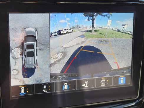 Used 2022 Chevrolet Traverse RS w/ LPO, Floor Liner Package AWD/4WD image 9