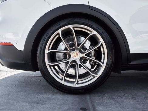 Used 2024 Porsche Cayenne Turbo GT image 22