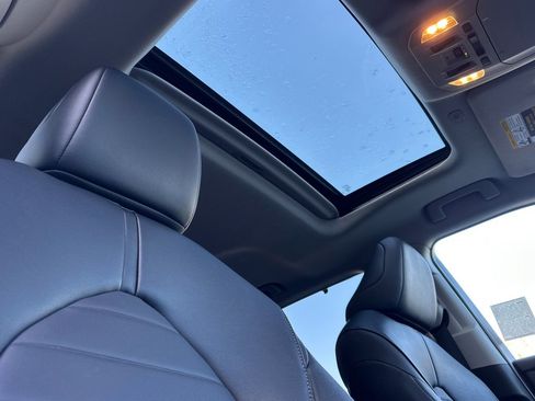 Used 2024 Toyota Highlander XLE image 21