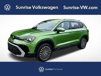 Certified 2025 Volkswagen Taos SE w/ Panoramic Sunroof Package 360° Tour