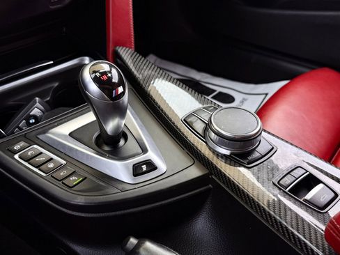 Used 2018 BMW M4 Convertible image 10