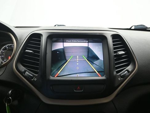 Used 2016 Jeep Cherokee Latitude FWD image 16