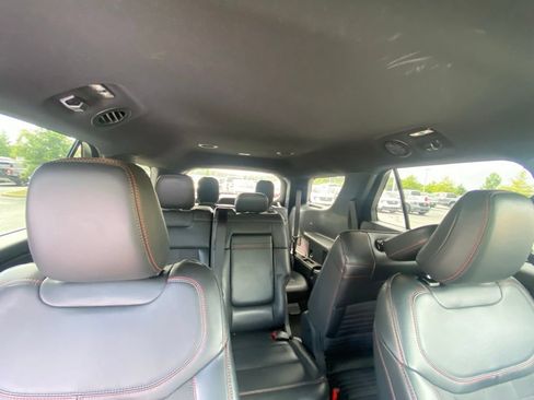 Used 2025 Ford Explorer ST-Line RWD image 30