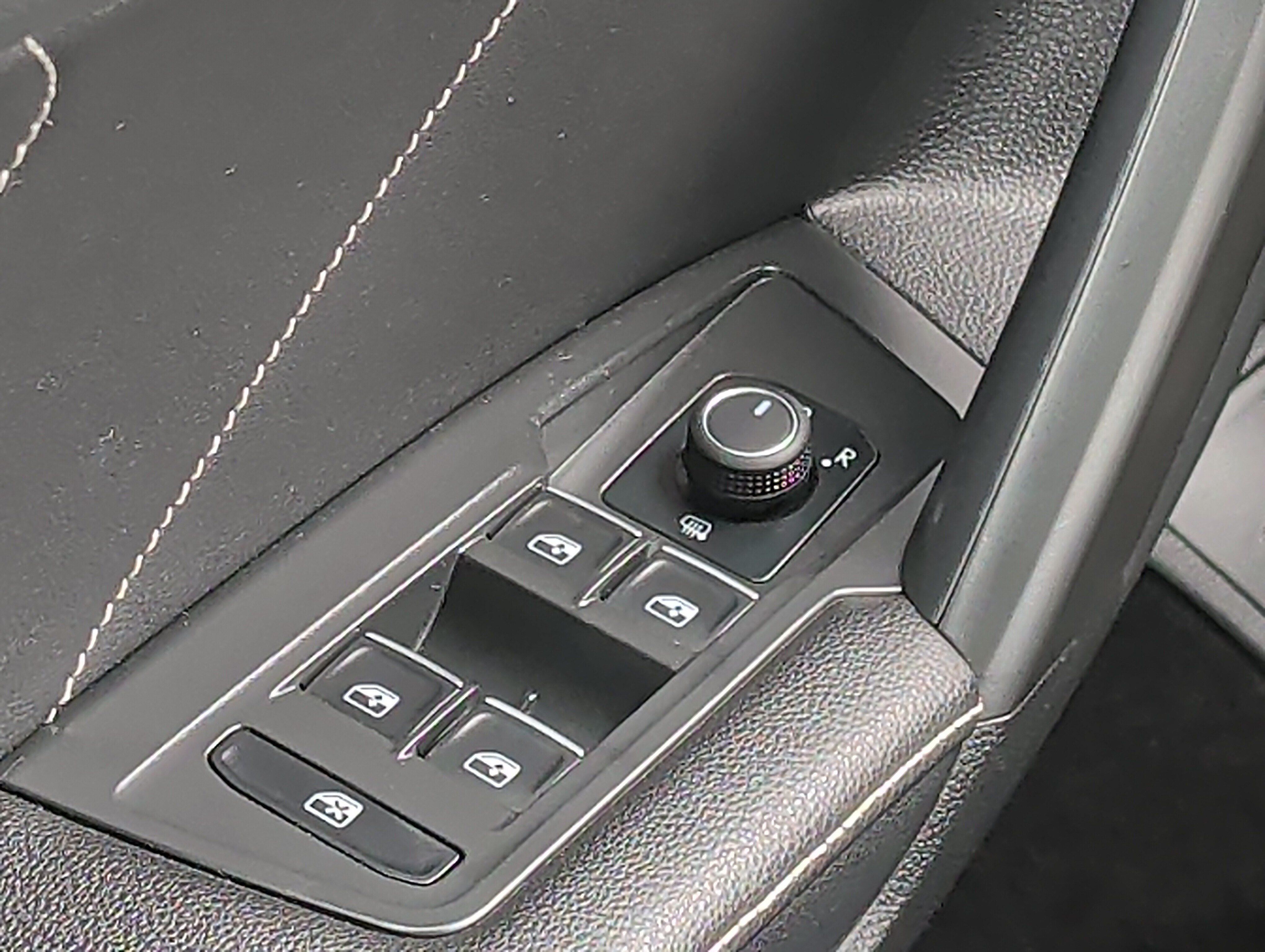 Used 2022 Volkswagen Tiguan SE R-Line AWD/4WD image 21
