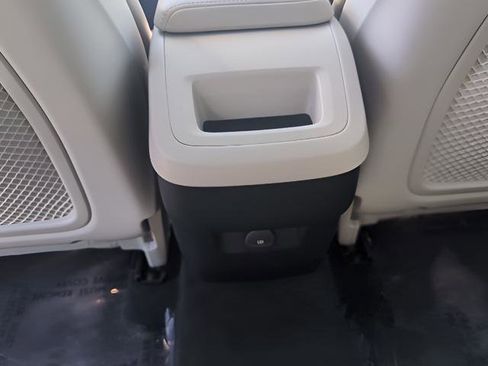 Used 2023 Volvo XC60 B5 Plus image 19