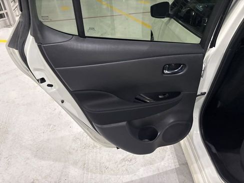 Used 2018 Nissan Leaf SV w/ SV Technology Package FWD image 28