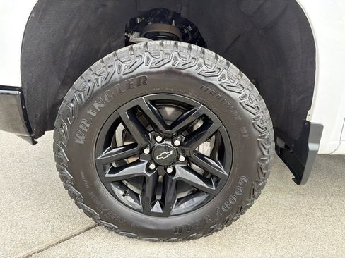 Used 2025 Chevrolet Silverado 1500 Custom Trail Boss AWD/4WD image 30