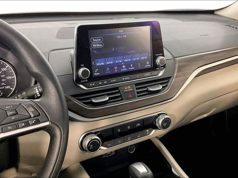 Used 2024 Nissan Altima 2.5 SV image 9