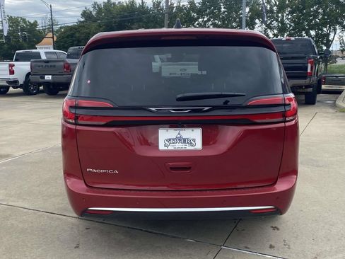 New 2027 Chrysler Pacifica Select FWD image 36