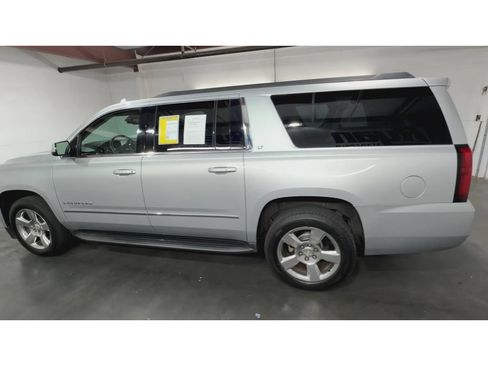 Used 2016 Chevrolet Suburban LT RWD image 6