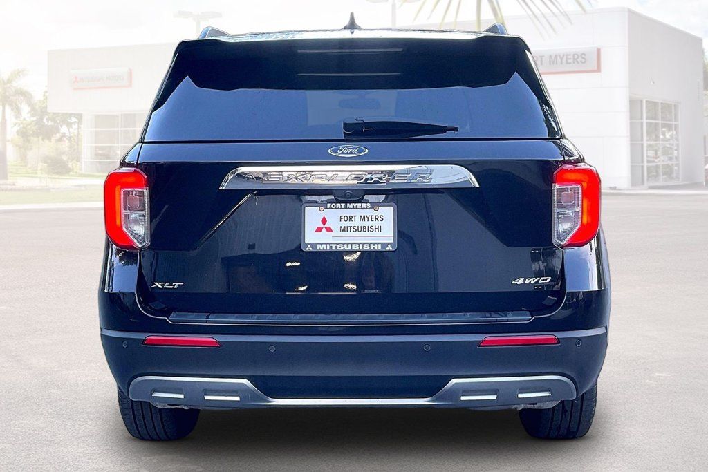 Used 2024 Ford Explorer XLT AWD/4WD image 17