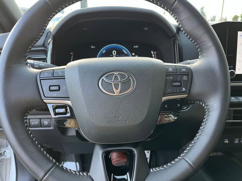 Used 2025 Toyota Camry LE image 29