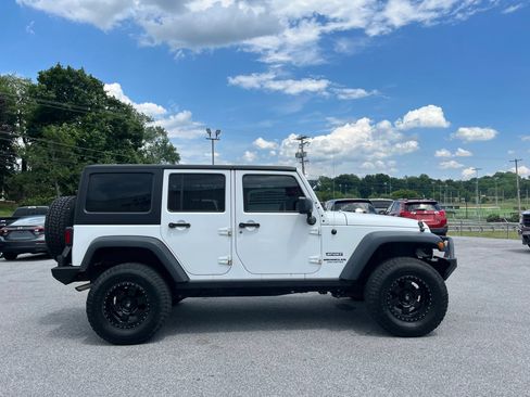 Used 2015 Jeep Wrangler Unlimited Sport w/ Quick Order Package 24S AWD/4WD image 2