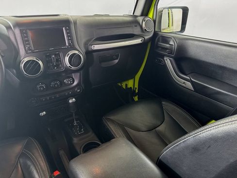 Used 2017 Jeep Wrangler Unlimited Rubicon w/ Connectivity Group AWD/4WD image 23