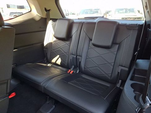 Used 2025 Volkswagen Atlas SE AWD/4WD image 10