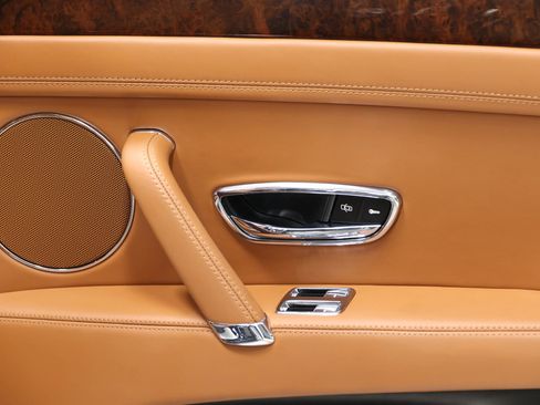 Used 2015 Bentley Flying Spur V8 image 47