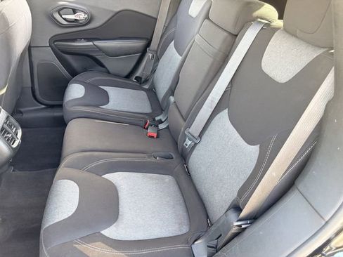 Used 2016 Jeep Cherokee Sport image 25