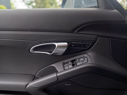 Used 2025 Porsche 718 Cayman RWD image 19