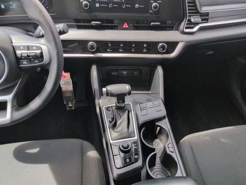 Used 2025 Kia Sportage LX image 22