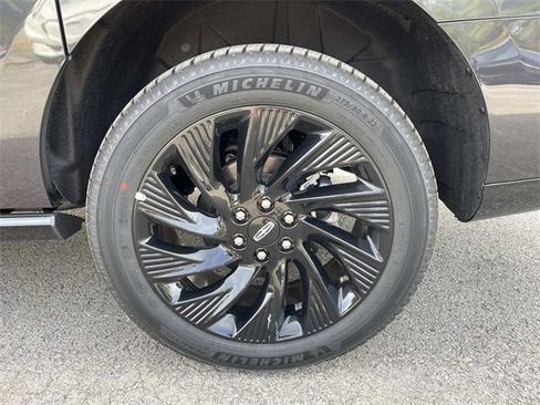 New 2025 Lincoln Navigator L Reserve w/ Jet Appearance Package image 11