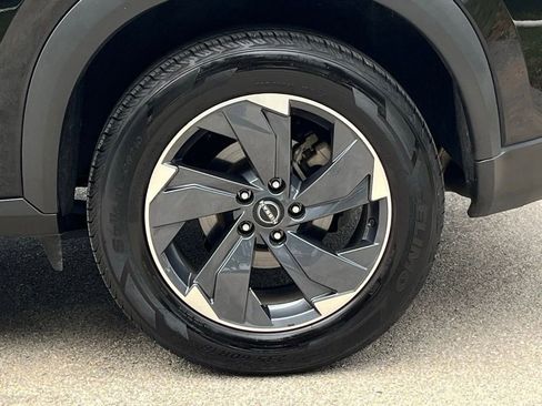 Used 2025 Nissan Rogue SV FWD image 28