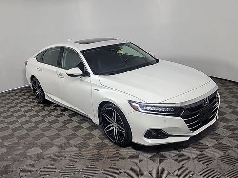 Certified 2022 Honda Accord Touring image 2