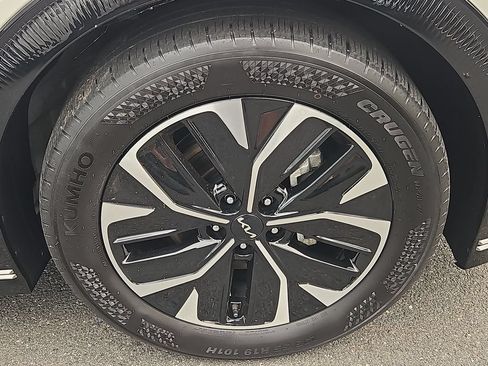 Certified 2023 Kia EV6 Wind w/ Wind Technology Package AWD/4WD image 10
