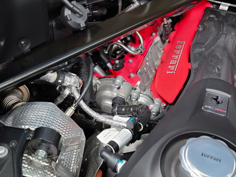 Used 2021 Ferrari SF90 Stradale AWD/4WD image 21
