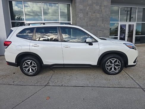 Used 2023 Subaru Forester Premium image 28