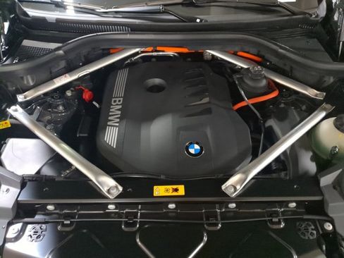 New 2026 BMW X5 xDrive50e w/ Premium Package image 18