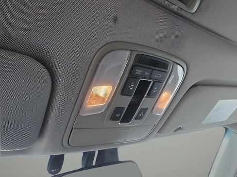 Used 2020 Kia Sedona SX image 24