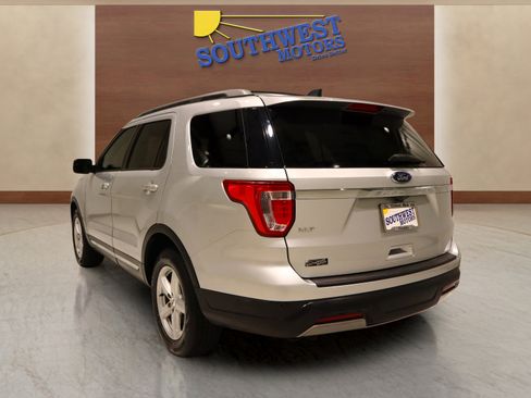 Used 2019 Ford Explorer XLT image 2