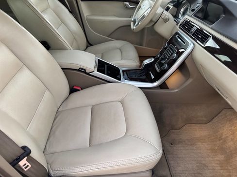 Used 2013 Volvo XC70 3.2 image 15