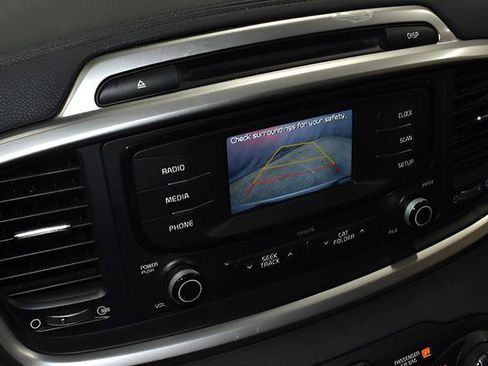 Used 2018 Kia Sorento LX AWD/4WD image 30