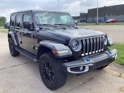 Used 2022 Jeep Wrangler Unlimited Sahara w/ Cold Weather Group AWD/4WD image 11