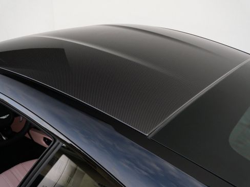 Used 2025 Aston Martin V8 Vantage Coupe image 17