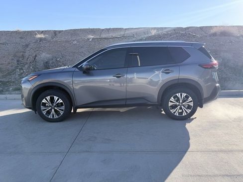 Used 2021 Nissan Rogue SV w/ Premium Package image 5