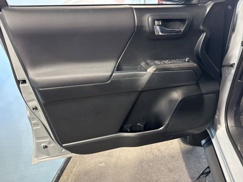 Used 2019 Toyota Tacoma TRD Sport image 33