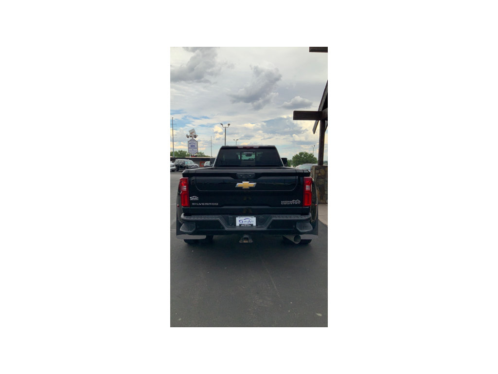 Used 2024 Chevrolet Silverado 3500 High Country w/ High Country Premium Package AWD/4WD image 7