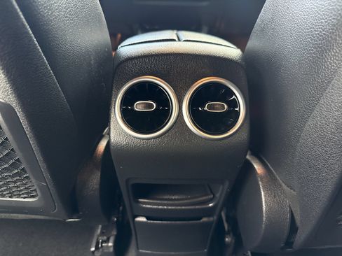 Used 2020 Mercedes-Benz GLB 250 4MATIC w/ Parking Assistance Package image 38