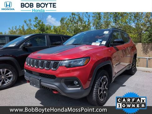 Used 2025 Jeep Compass Trailhawk image 1