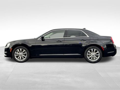 Used 2023 Chrysler 300 Touring AWD/4WD image 4