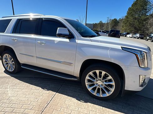 Used 2020 Cadillac Escalade Premium Luxury image 5