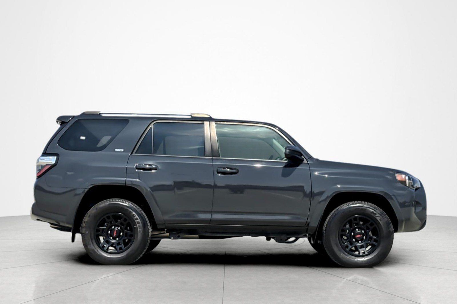 Used 2024 Toyota 4Runner SR5 AWD/4WD image 6