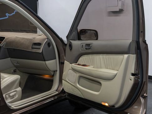 Used 1998 Lexus LS 400 image 16